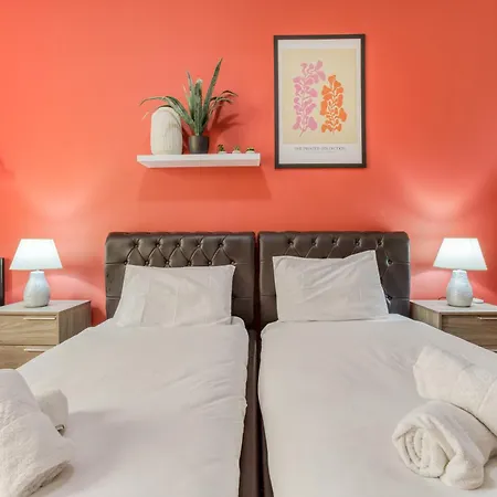 A Lovely And Cosy 3br In The Centre Of By 360 Estates Apartment *